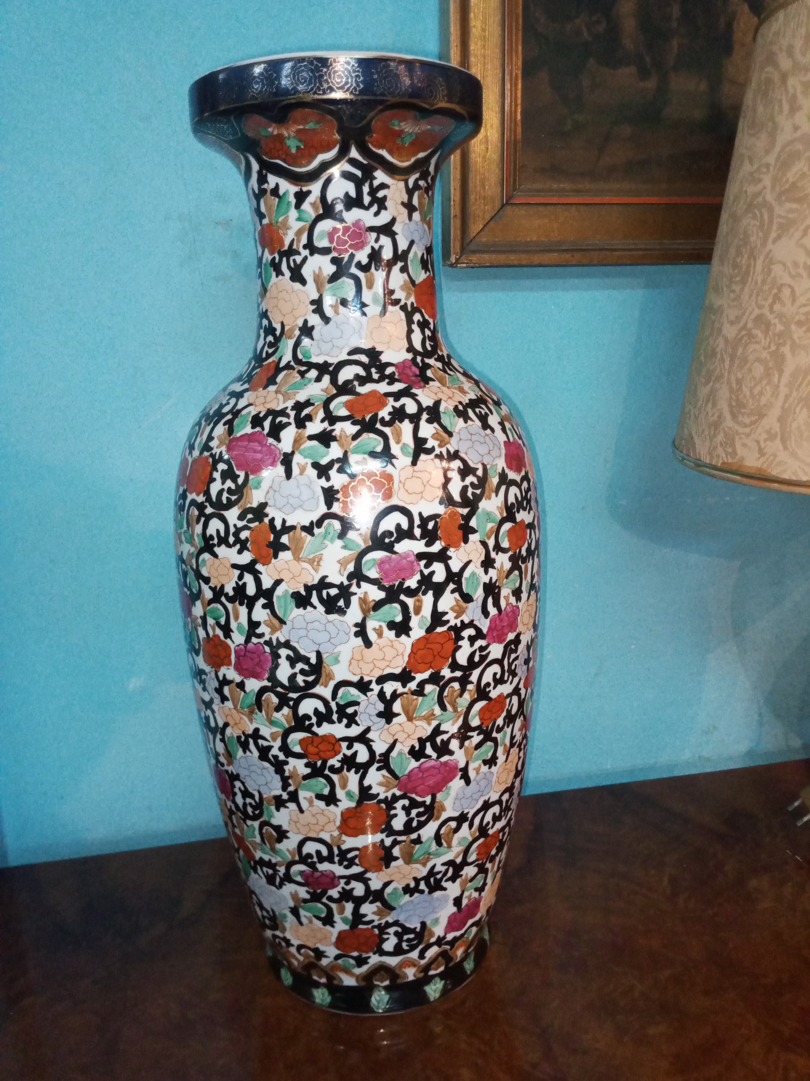 Vase en terre cuite avec motif géométrique