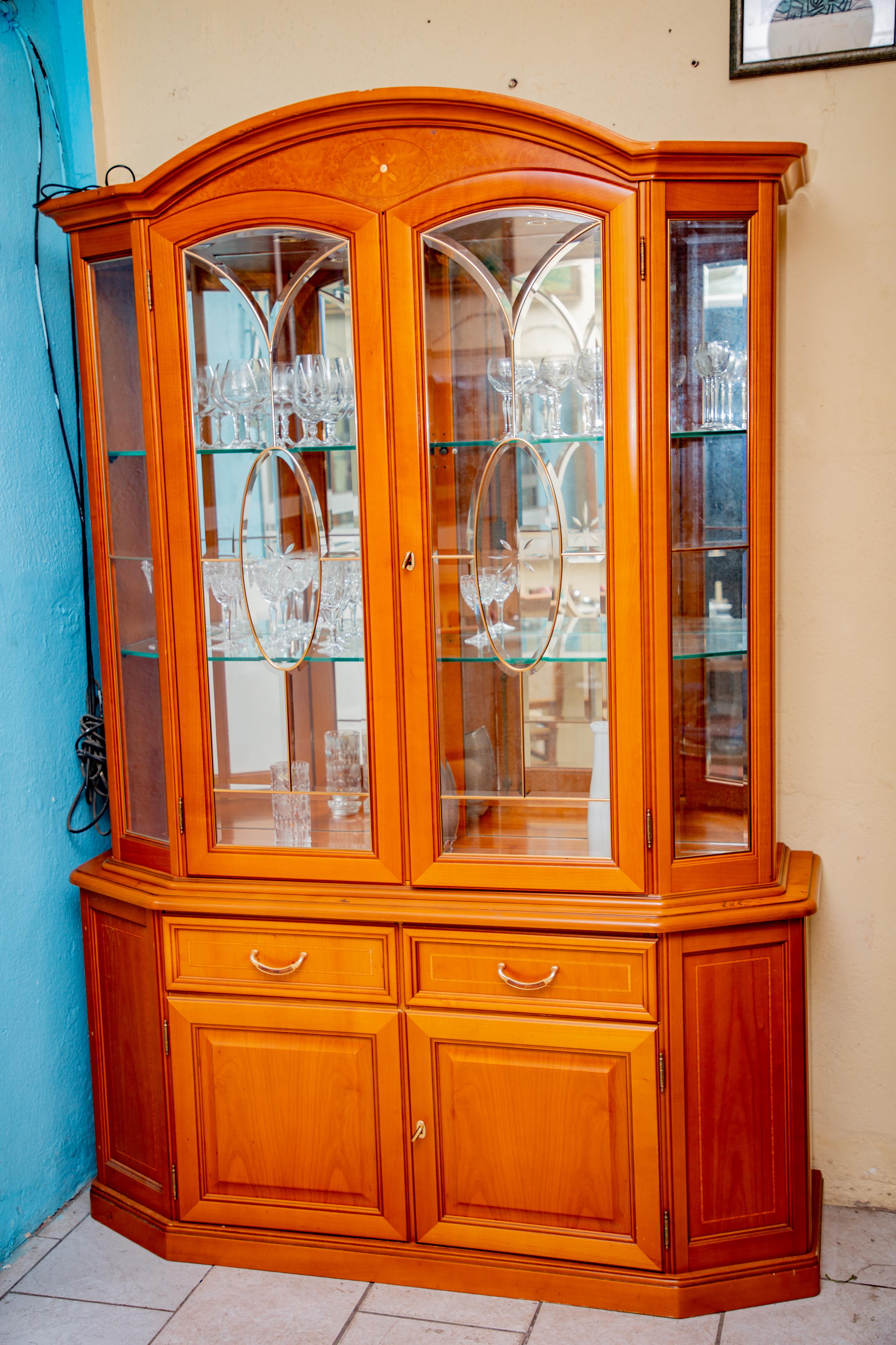 Vitrine marron clair moyen